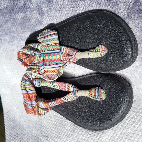 Sanuk Shoes - Nwot Sanuk yoga sandals